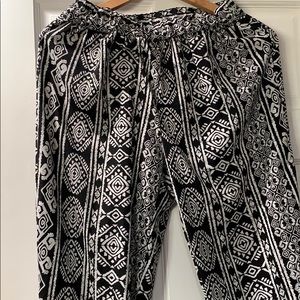 Black and white bag pants